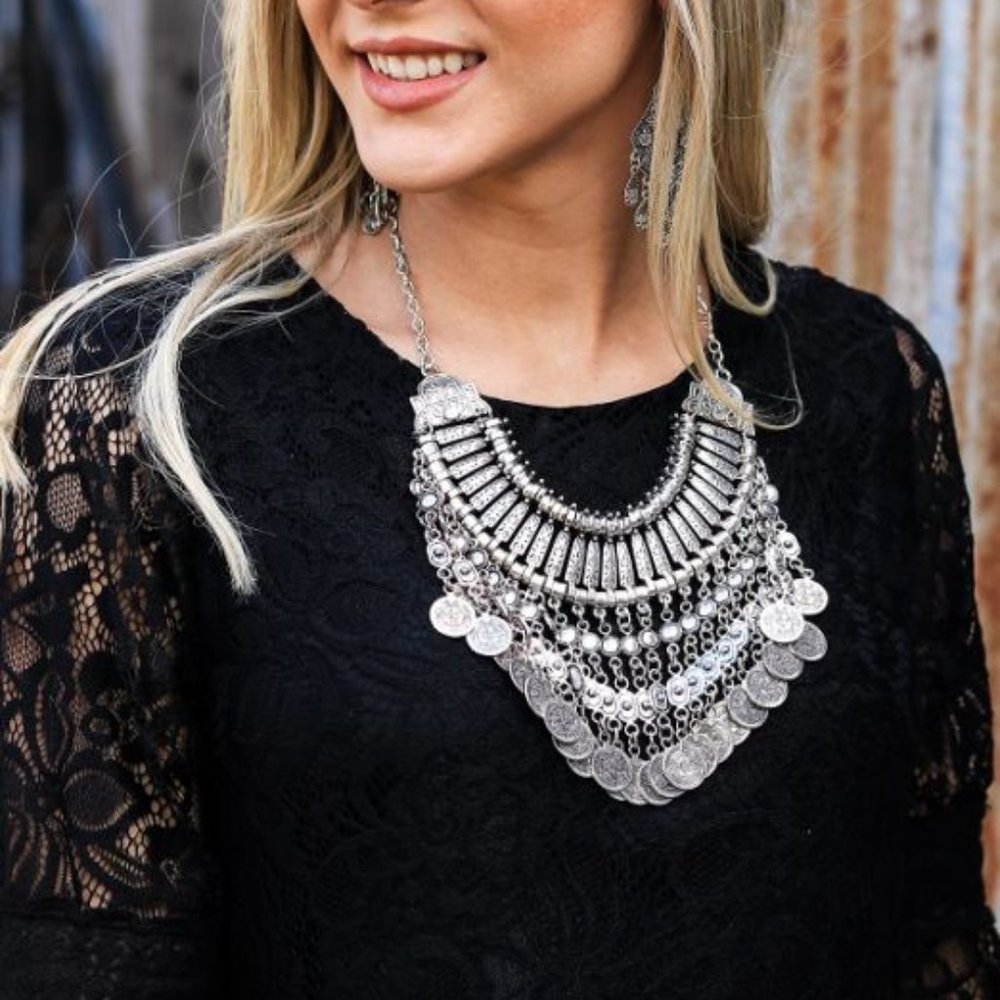 Silver fashion Coin Necklace (NWT)